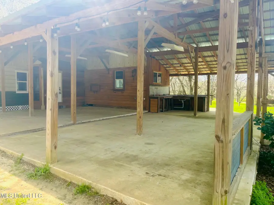 17 B Street, Bay Springs, MS 39422 - #3