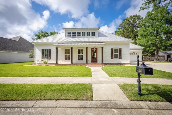 128 Heron Park Place, Ocean Springs, MS 39564
