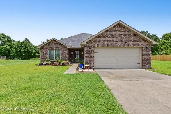 90 Hunters Trace, Picayune, MS 39466