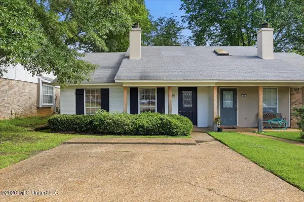 23 Meadowoods Place, Jackson, MS 39211