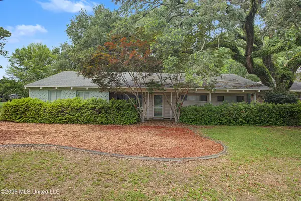 6621 Golf Club Drive, Diamondhead, MS 39525