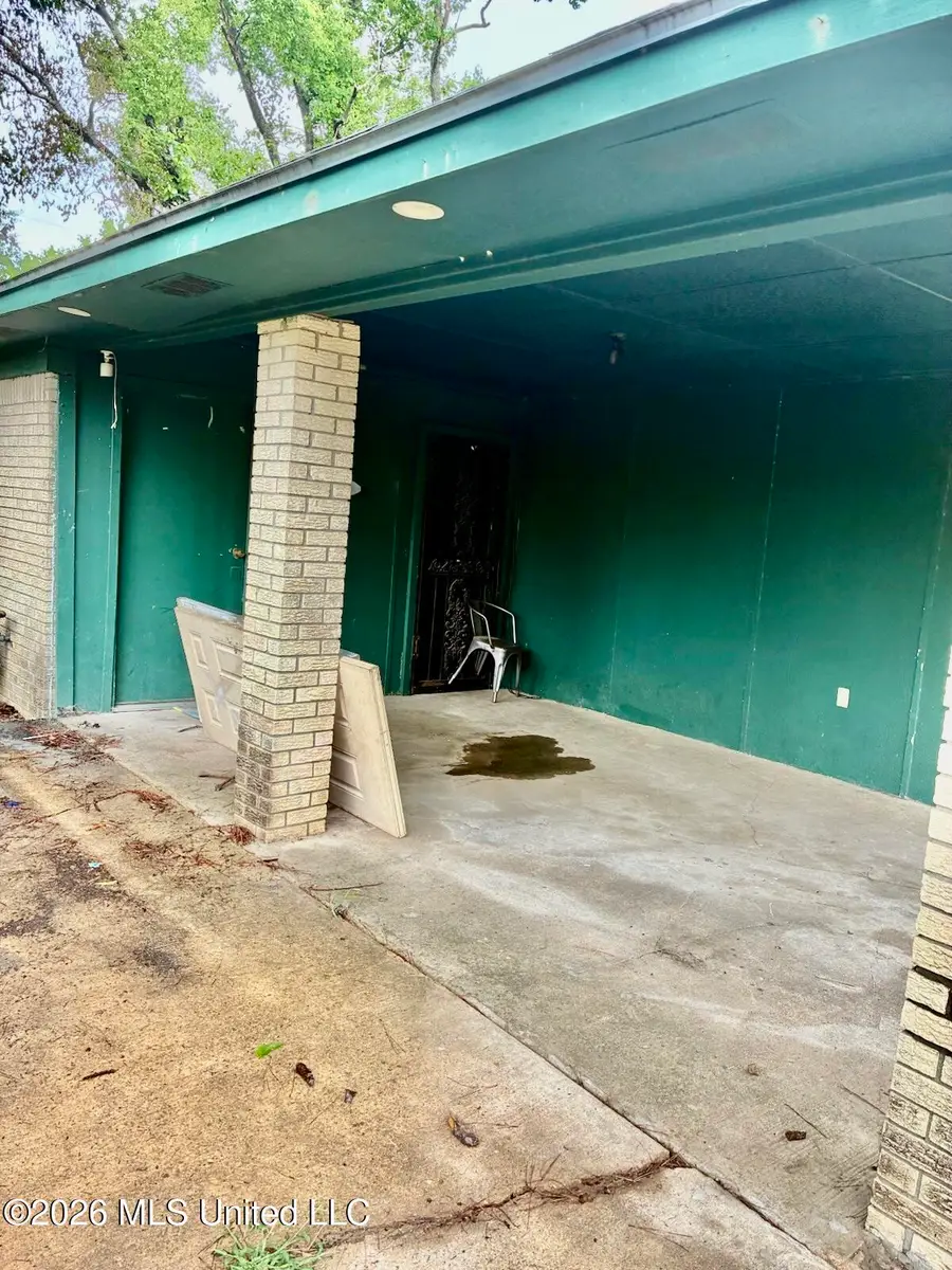 1258 Glendale Circle, Greenwood, MS 38930 - #2
