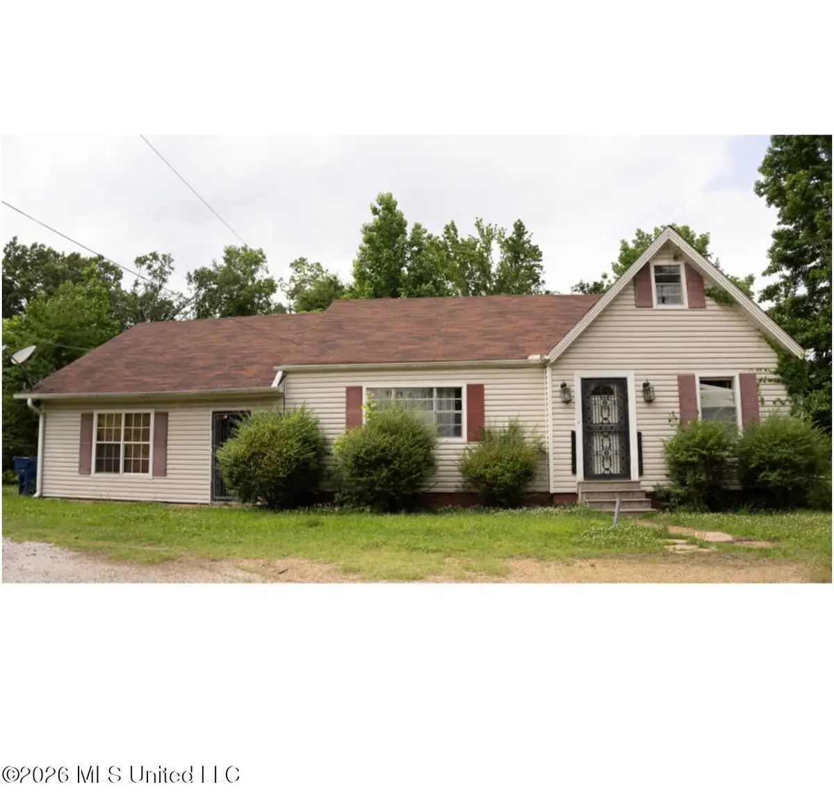 302 Armstrong Street, Batesville, MS 38606 - #1