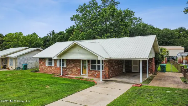 202 Hunter Drive, Ocean Springs, MS 39564
