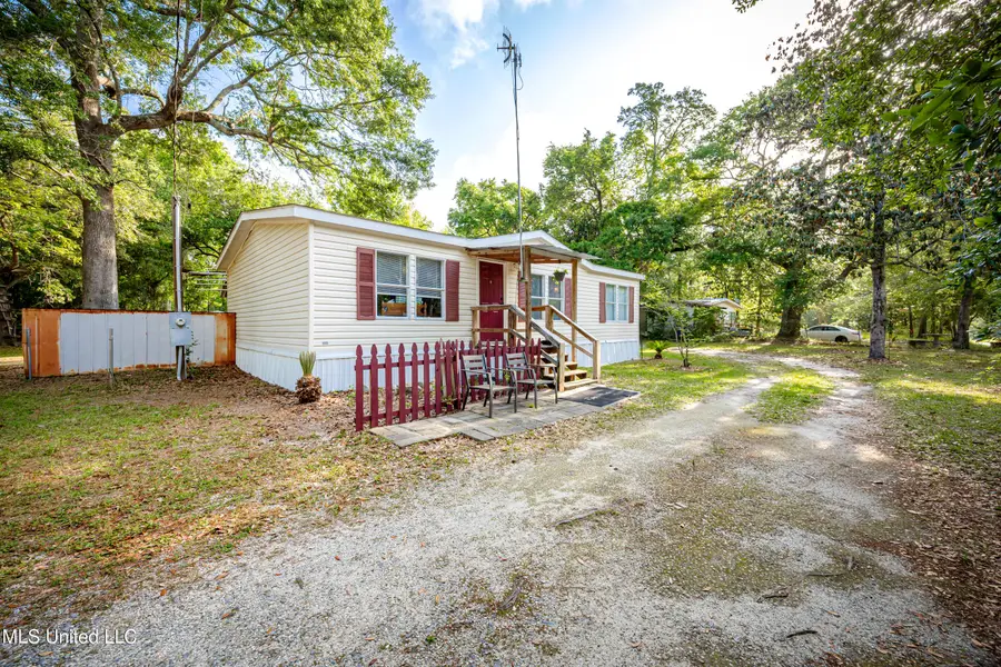 8708 Maple Avenue, Ocean Springs, MS 39564 - #3