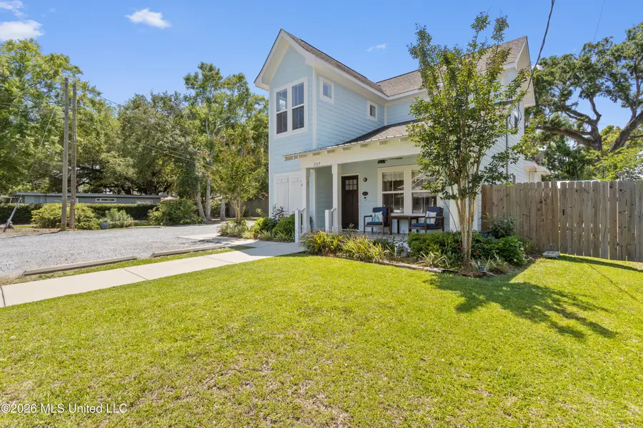 207 Dewey Avenue, Ocean Springs, MS 39564 - #2