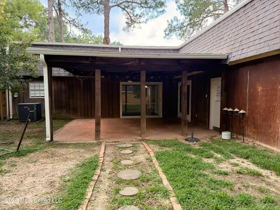 5230 Ridgewood Road, Jackson, MS 39211 - #3