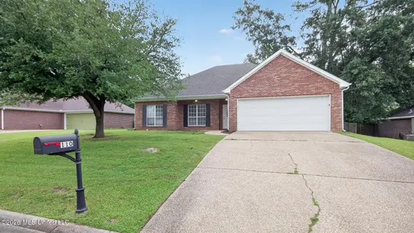 110 Live Oaks Boulevard, Pearl, MS 39208