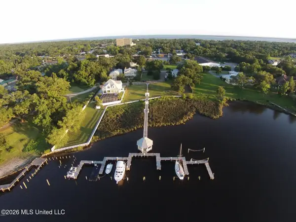 806 Iberville Drive, Ocean Springs, MS 39564