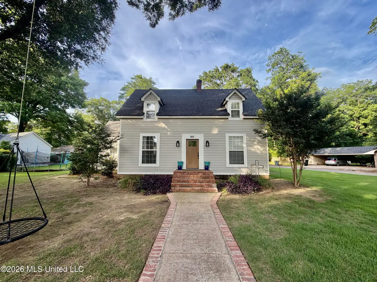 601 N Deer Creek Drive, Leland, MS 38756 - #1