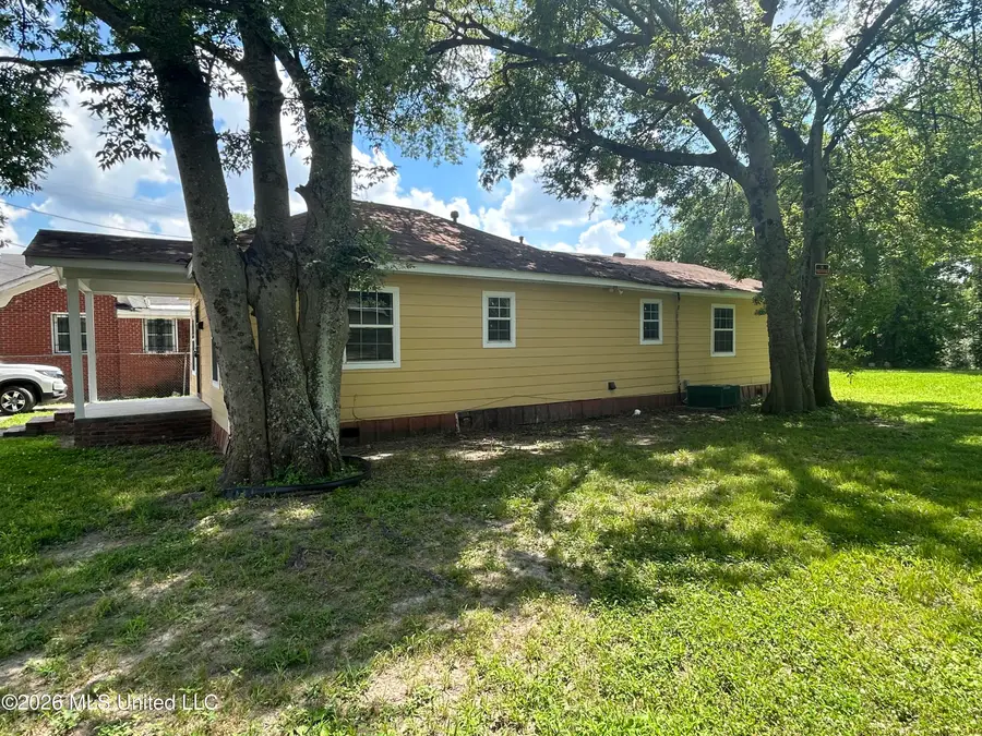 618 Avenue J, Greenwood, MS 38930 - #3