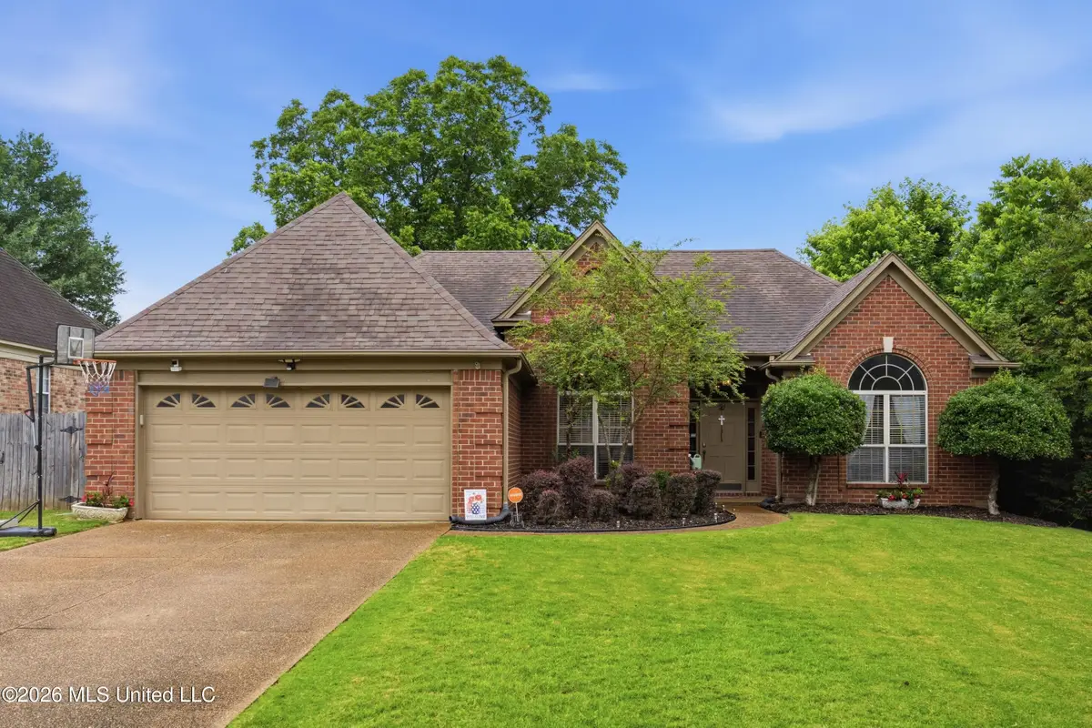 6093 Shadow Oaks Cove S, Olive Branch, MS 38654 - #1