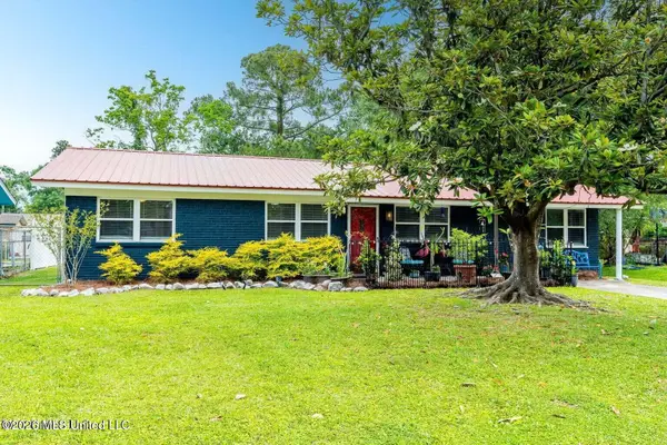 208 Linda Drive, Ocean Springs, MS 39564