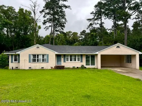 2 E Segrest Avenue, Bay Springs, MS 39422