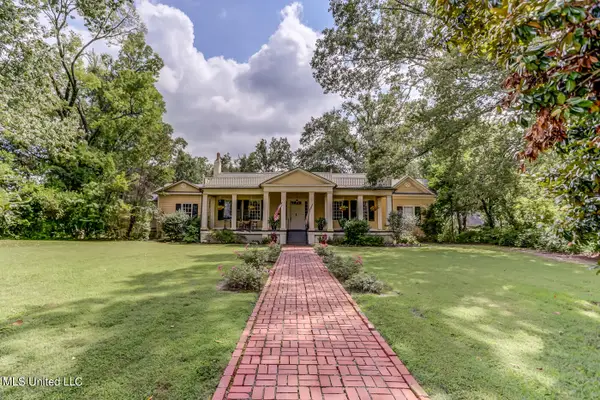 127 W Gholson Avenue, Holly Springs, MS 38635