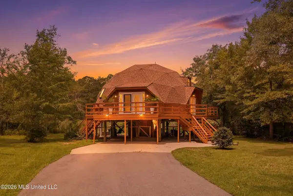 9017 W Simmons Circle, Ocean Springs, MS 39564