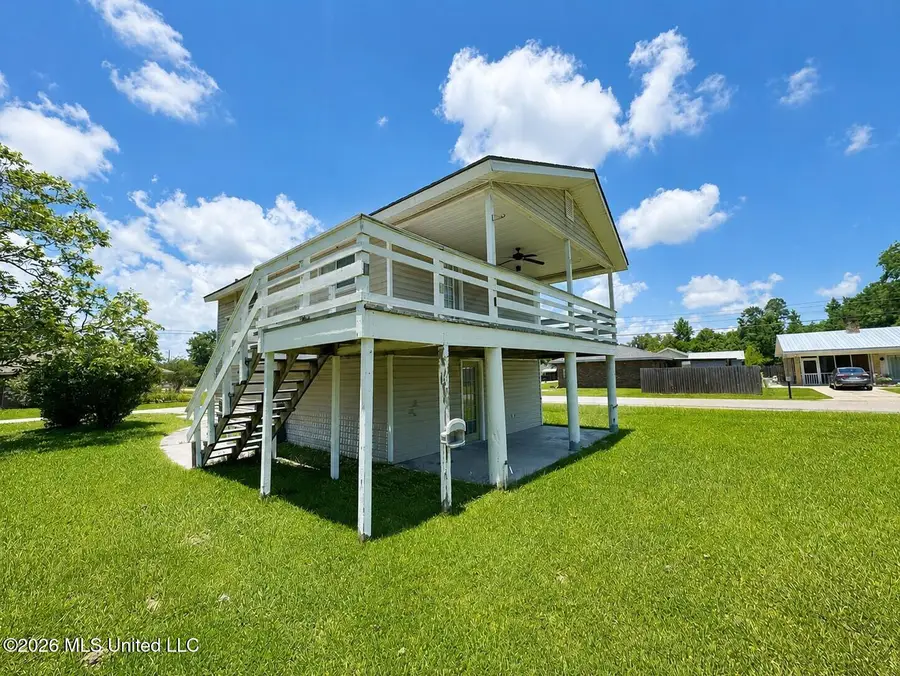 924 Washington Street, Waveland, MS 39576 - #2