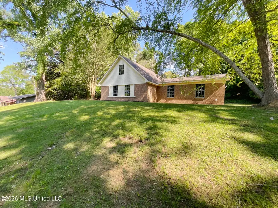 1709 Sherwood Circle, Yazoo City, MS 39194 - #2