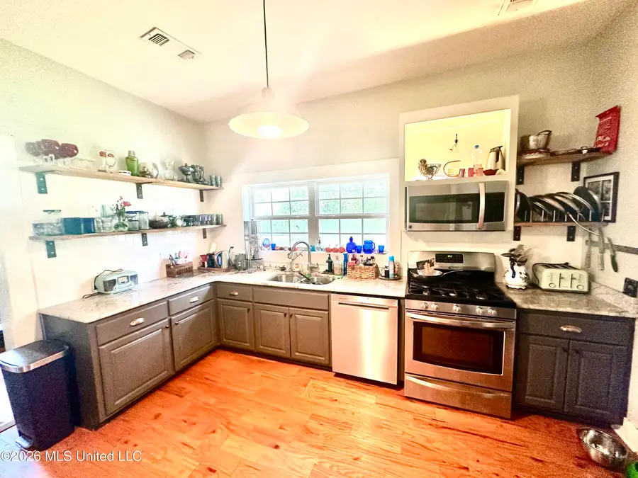 423 Natchez Avenue, Brookhaven, MS 39601 - #3
