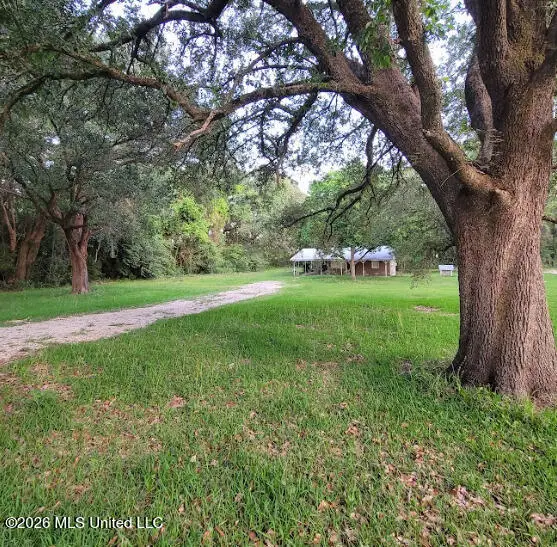 2203 Cooks Corner Road, Lucedale, MS 39452