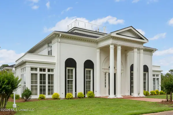 8 12 Oaks Place, Madison, MS 39110