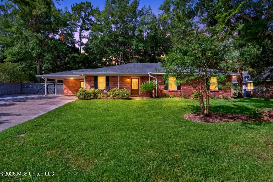 514 Sunset Drive, Bay Saint Louis, MS 39520 - #2