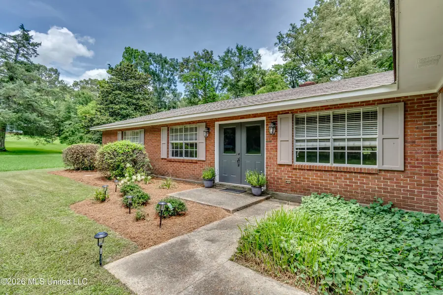 413 W Main Street, Raymond, MS 39154 - #3