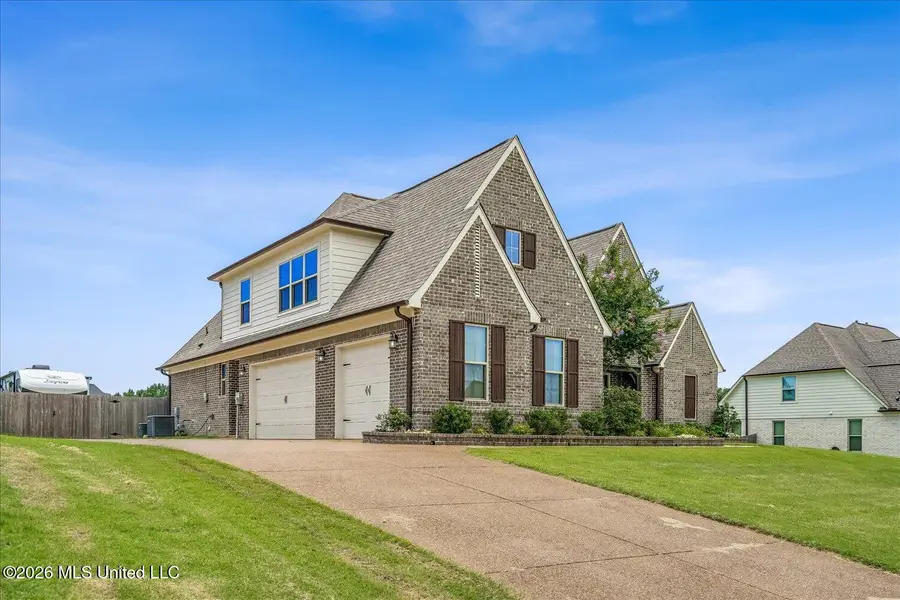 3941 Summer Pointe Drive, Olive Branch, MS 38654 - #3