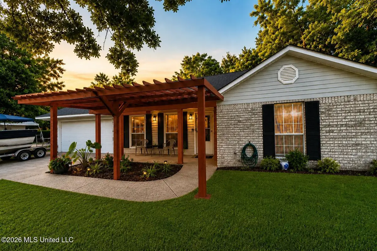 9208 Seahorse Avenue, Ocean Springs, MS 39564 - #1