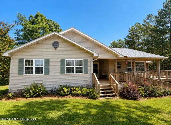 2903 Hunter Road, Thaxton, MS 38871