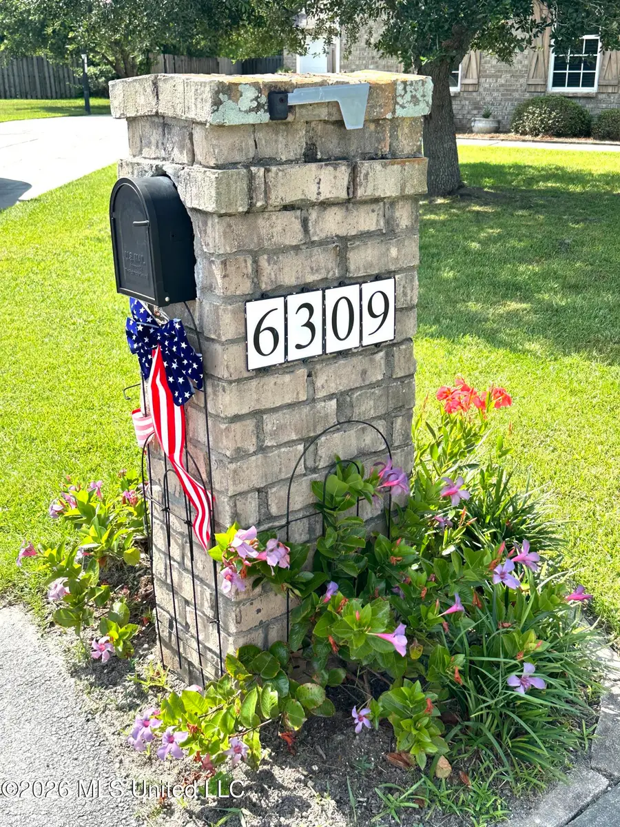 6309 W Silverleaf Drive, Ocean Springs, MS 39564 - #2