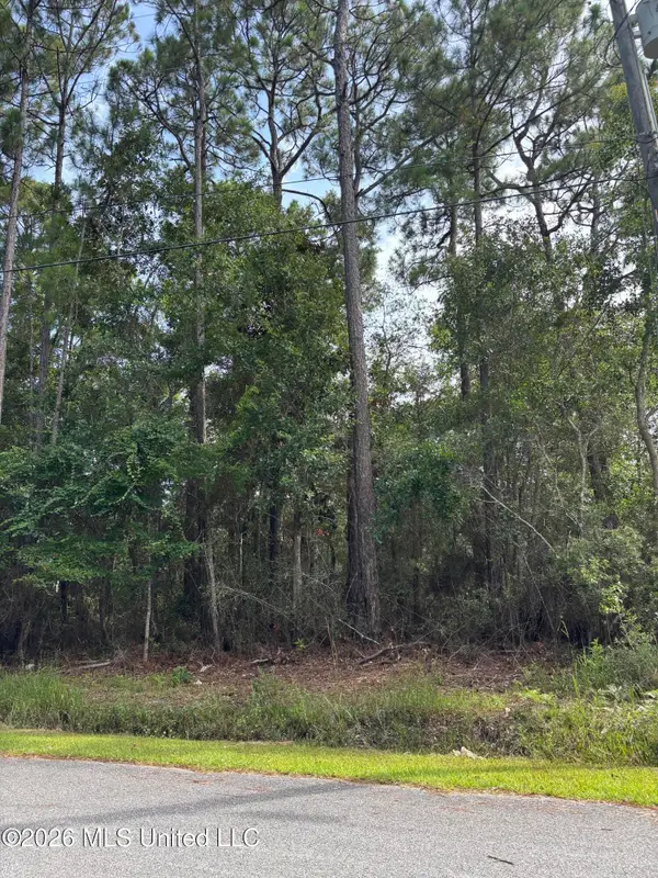 2104 Peach Street, Ocean Springs, MS 39564