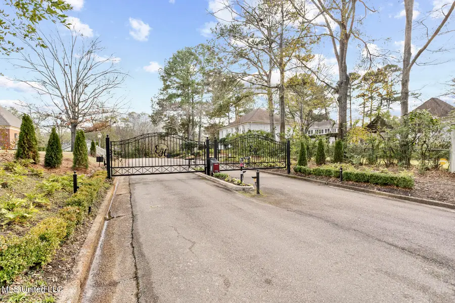 12 E Hill Drive, Jackson, MS 39216 - #2