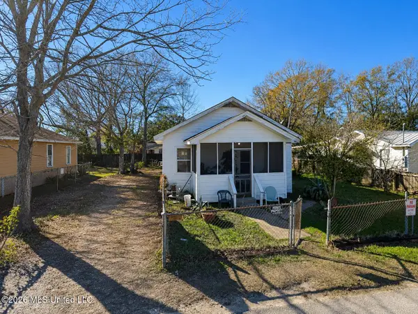 817 Handy Avenue, Ocean Springs, MS 39564