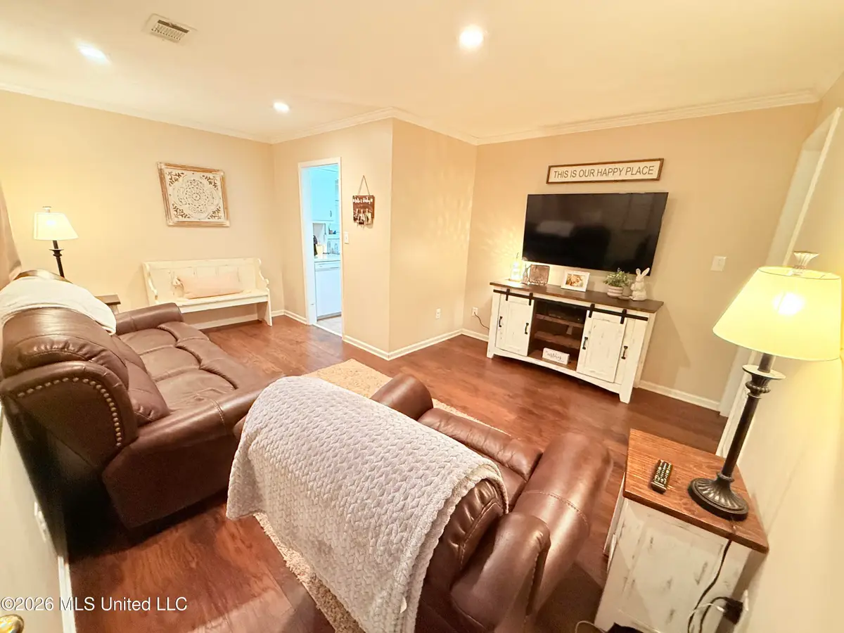 800 White Circle, Grenada, MS 38901 - #1
