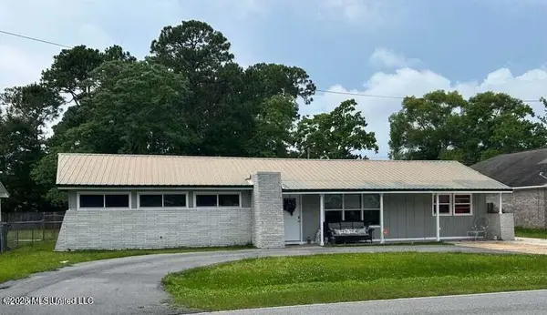 3117 Beachview Drive, Ocean Springs, MS 39564