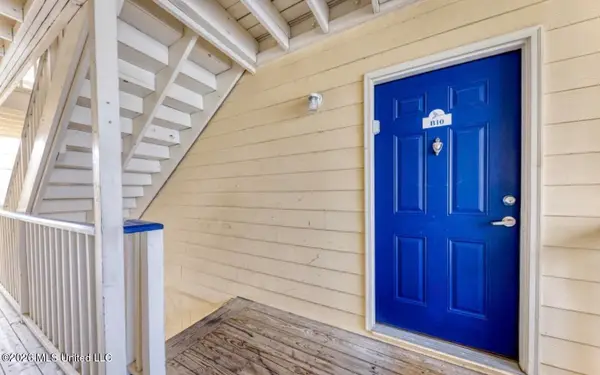 2421 Beachview Drive, Ocean Springs, MS 39564