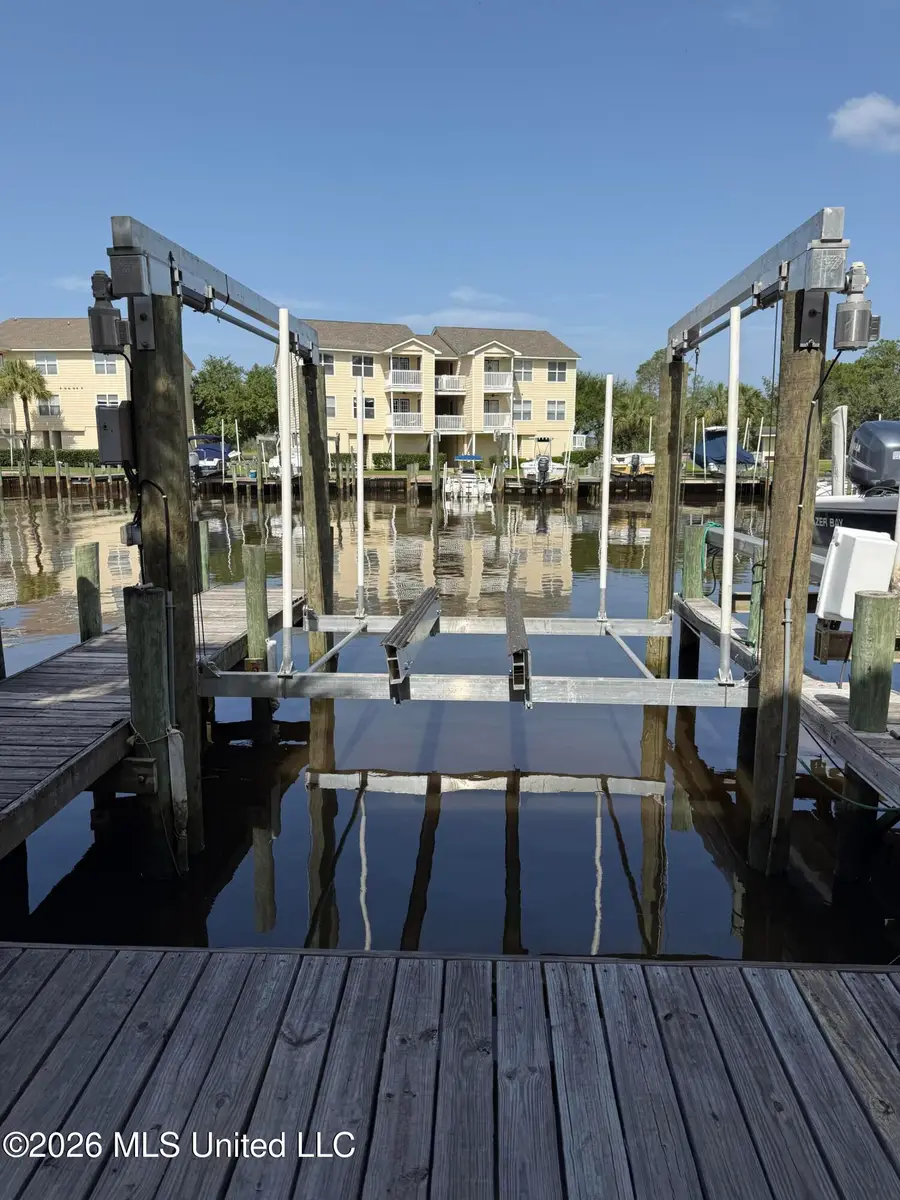 2421 Beachview Drive, Ocean Springs, MS 39564 - #2