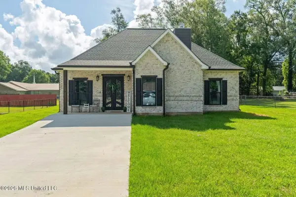 207 S Jackson Avenue, Picayune, MS 39466