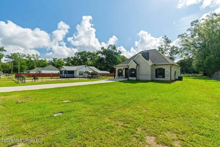207 S Jackson Avenue, Picayune, MS 39466 - #2