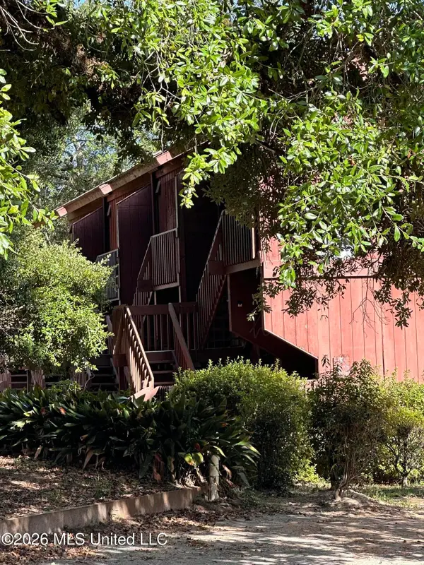 230 Lakeside Villa, Diamondhead, MS 39525
