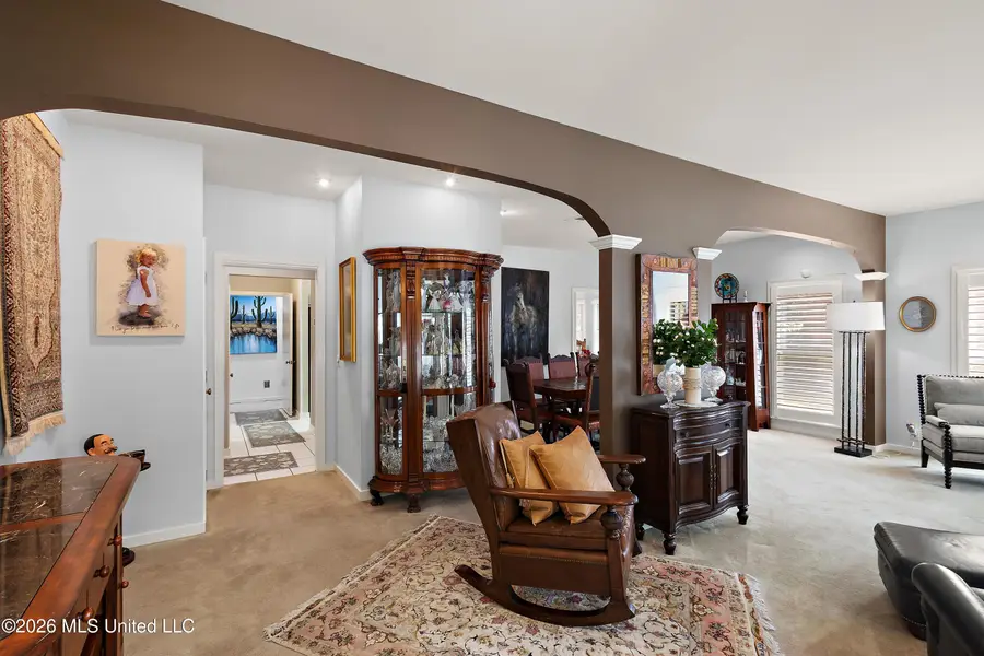42 Robinwood Place, Jackson, MS 39211 - #3