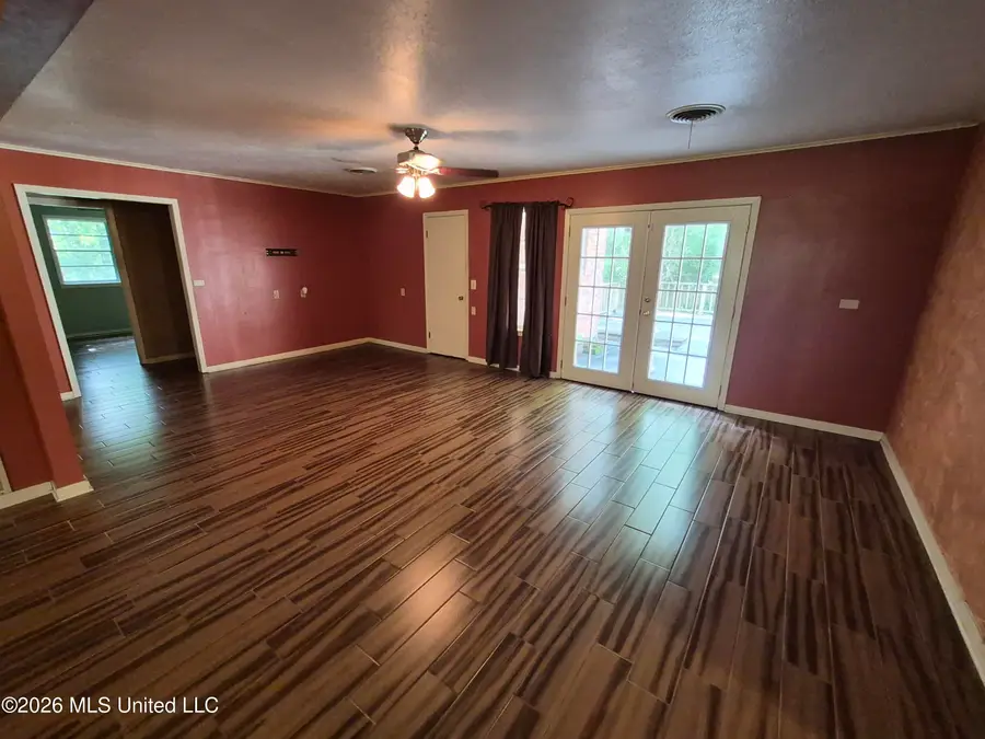 135 7th Avenue, Morton, MS 39117 - #3