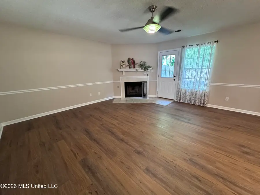 8051 W Creekwood Circle, Southaven, MS 38671 - #3