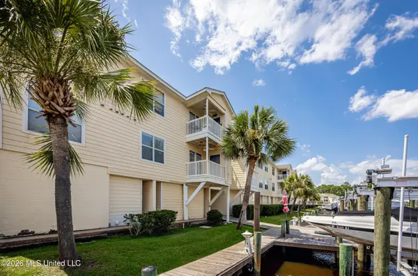 2421 Beachview Drive, Ocean Springs, MS 39564