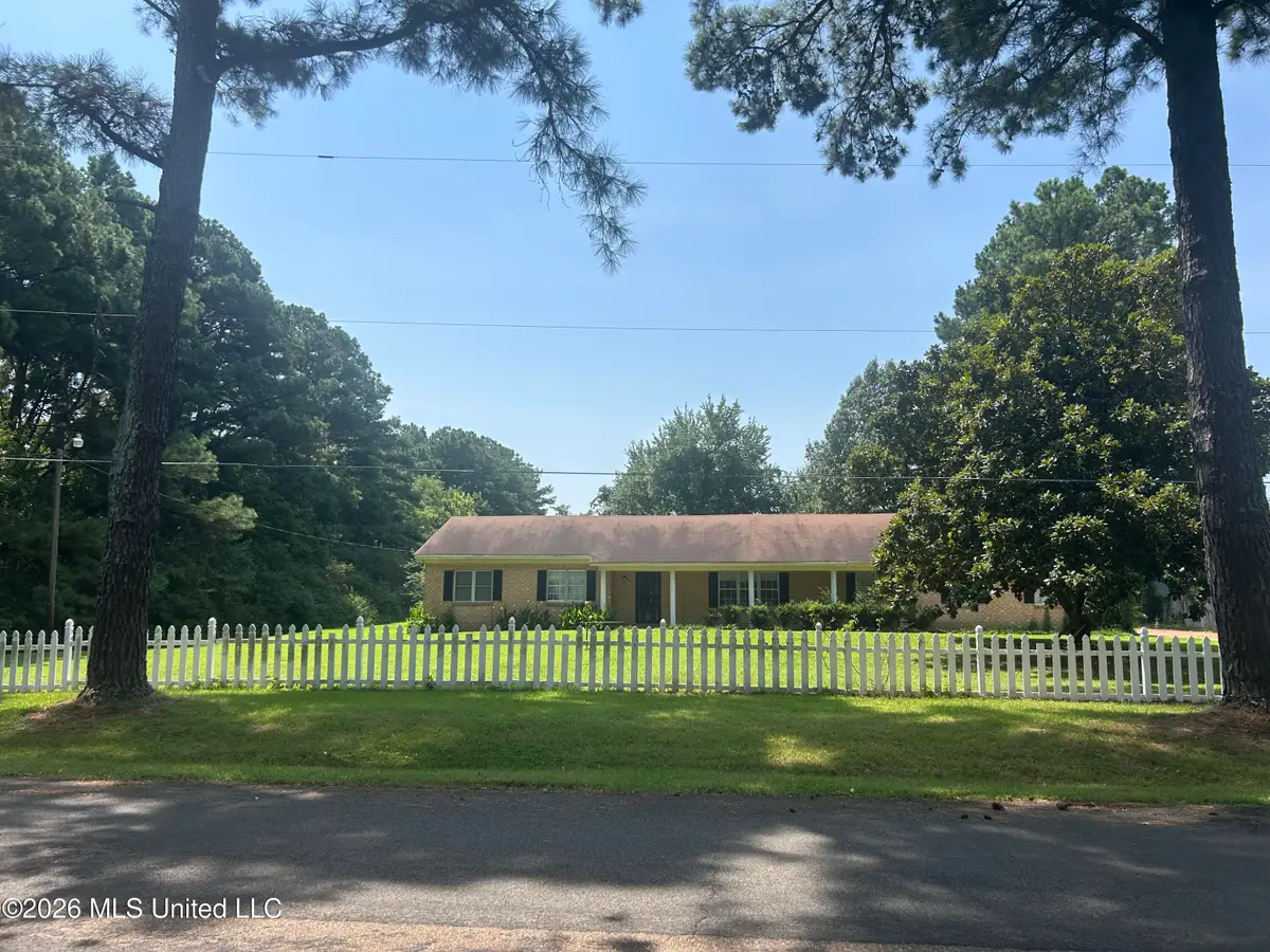 9135 E Broadway Road, Olive Branch, MS 38654 - #1