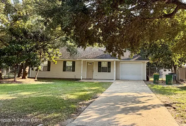 1333 Oak Street, Ocean Springs, MS 39564