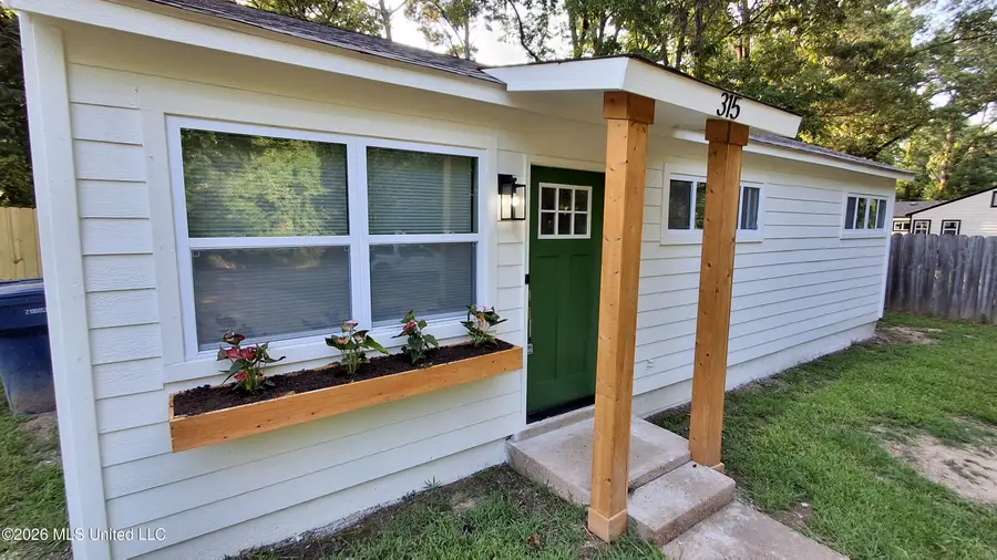 315 Willa Street, Batesville, MS 38606 - #2