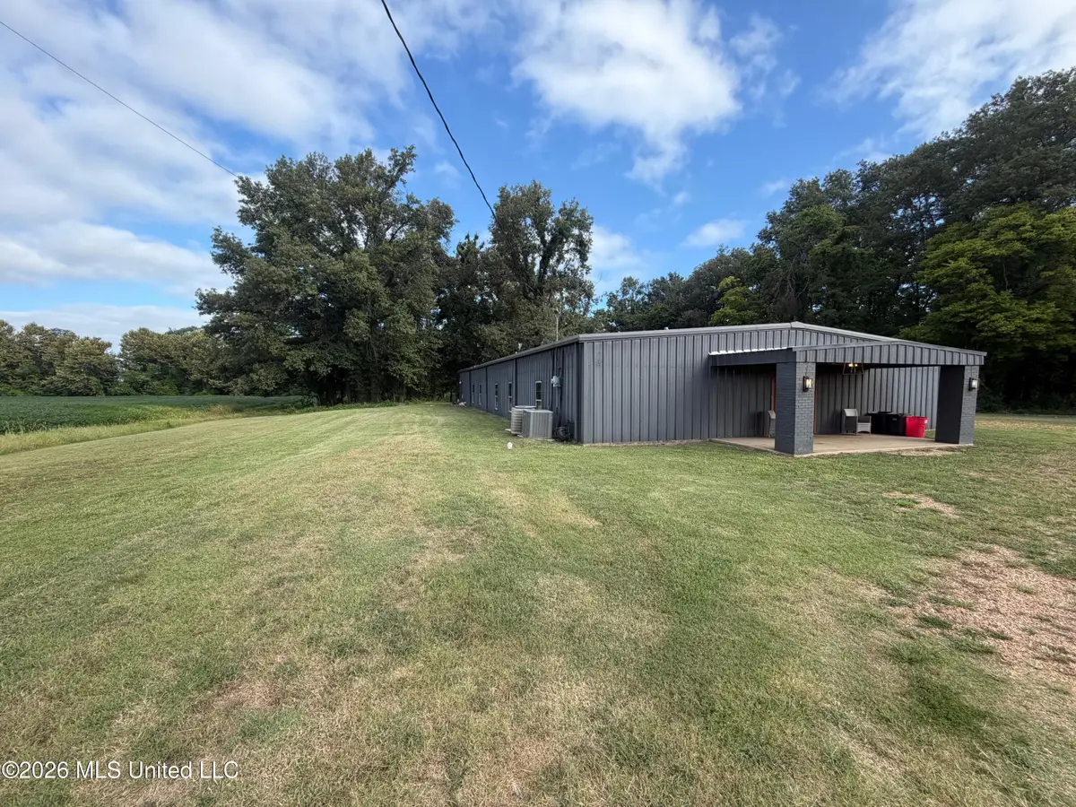 6710 Co Rd 518, Greenwood, MS 38930 - #1