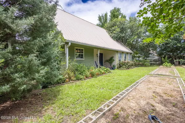 76 Shadow Lake Drive, Hattiesburg, MS 39401